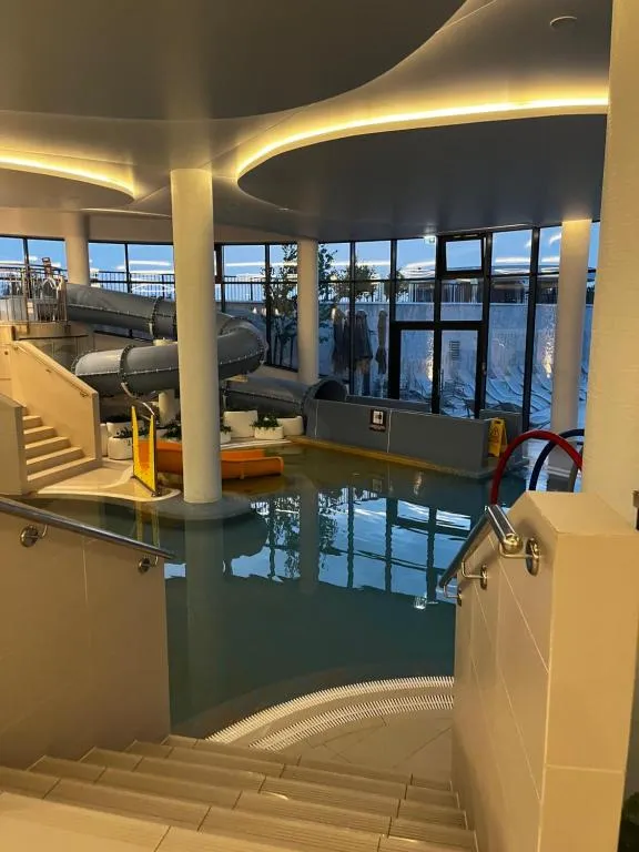Aquapark ze zjeżdżalnią wodną